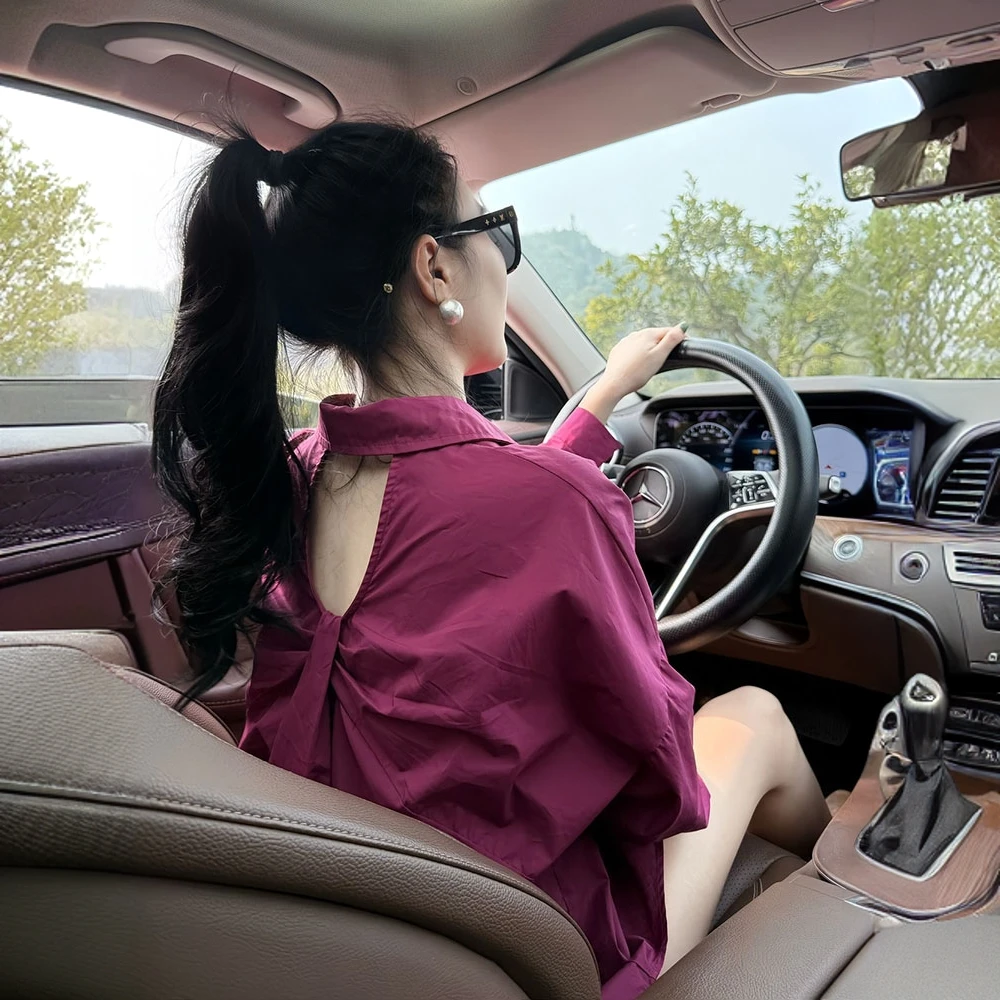 2025年秋季新款女时尚百搭玫红色设计衬衫高级宽松穿搭漂亮上衣潮