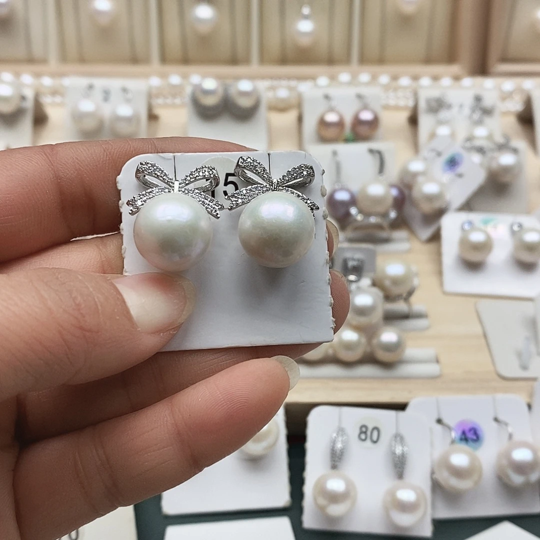 疆***南银S925镶嵌淡水珍珠颈饰