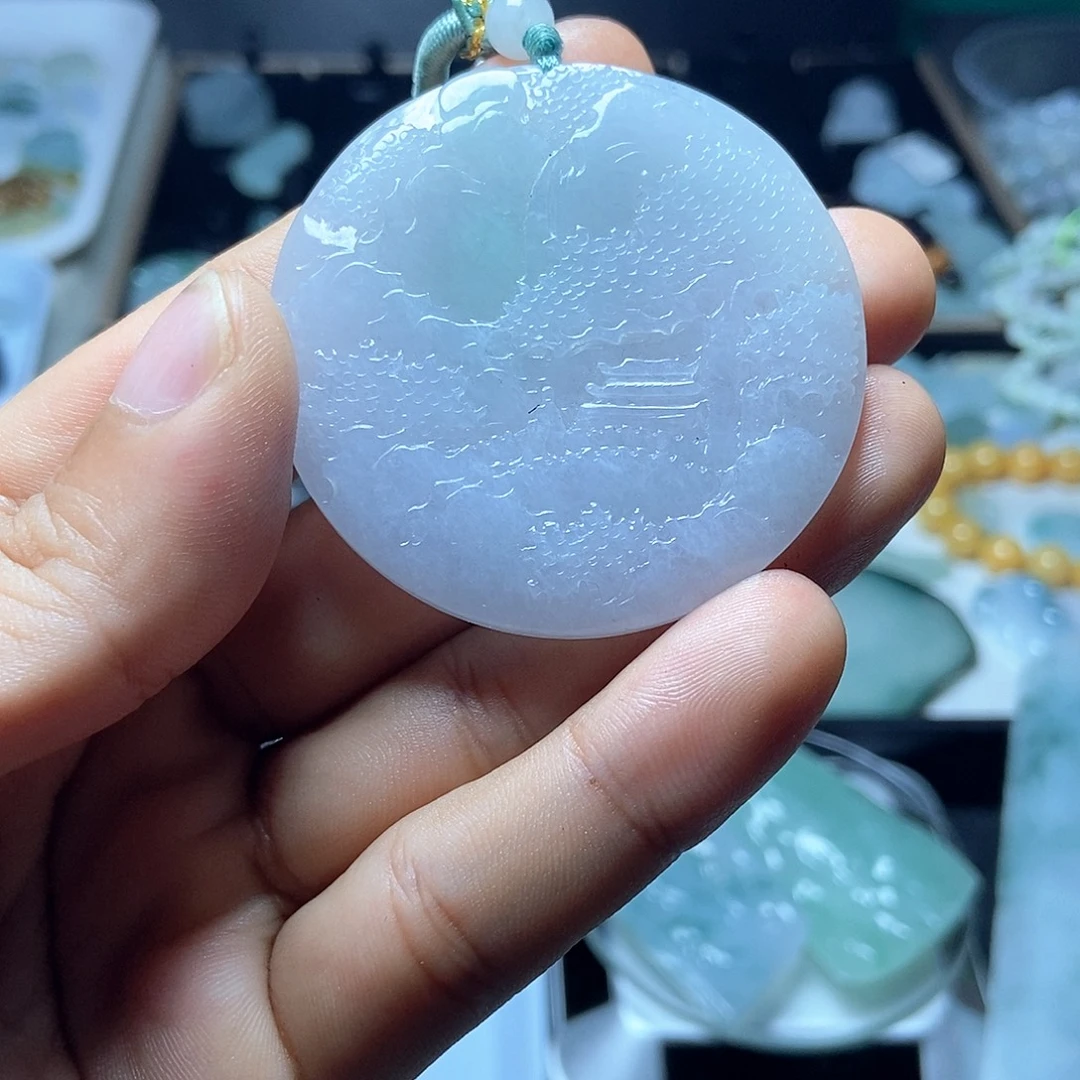 翡翠未镶嵌颈饰山水