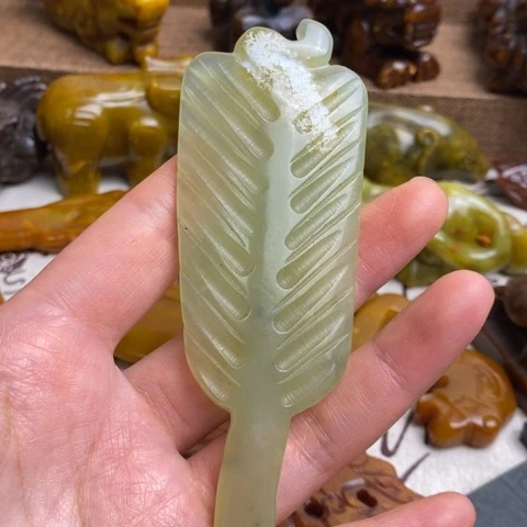 蛇纹石玉未镶嵌颈饰02
