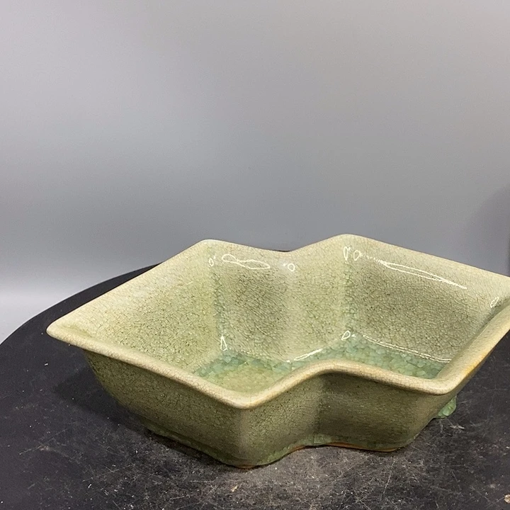 龙泉窑倭角洗造型独特