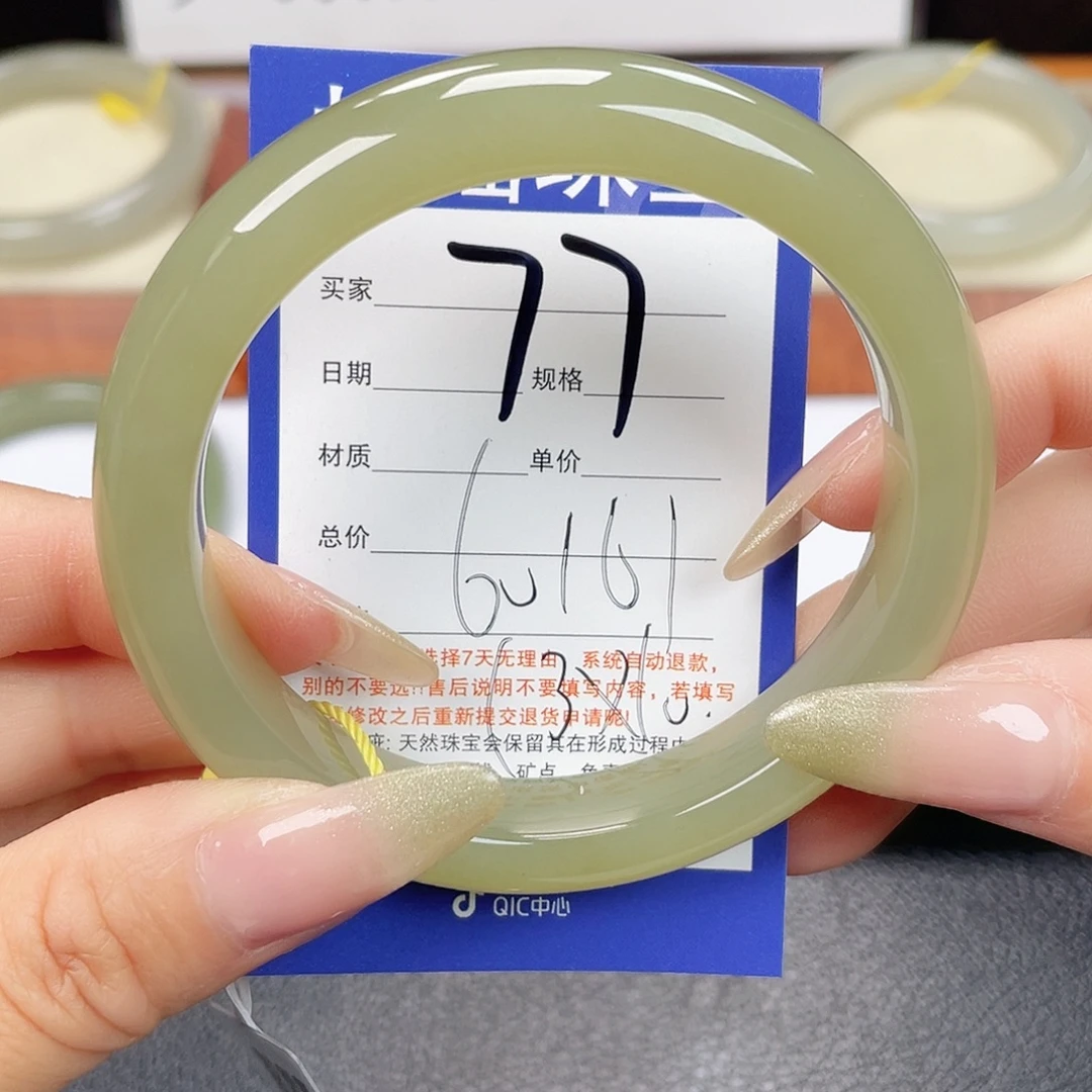 和田玉未镶嵌手镯