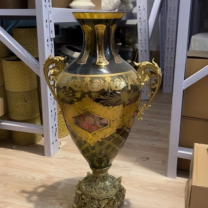 陶瓷孤品大号雕刻花瓶