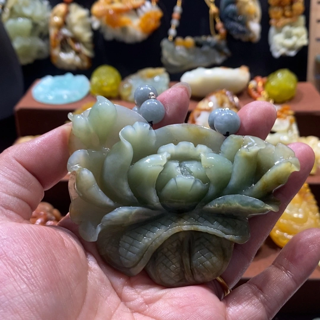 蛇纹石玉颈饰未镶嵌