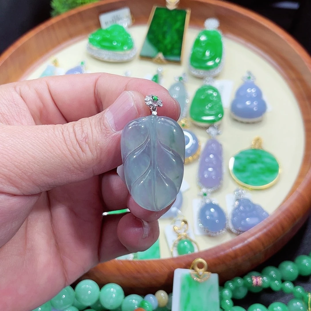 翡翠吊坠(不含链)18K金镶嵌