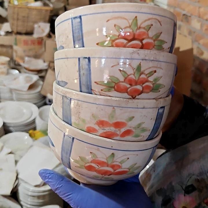 摆件盘子碗茶壶啥都有