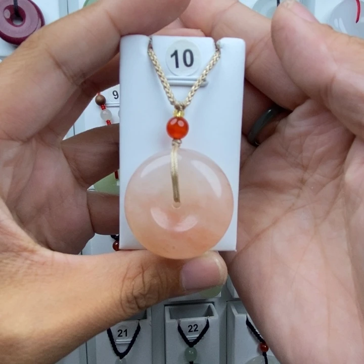 莫***燕颈饰未镶嵌石英质玉