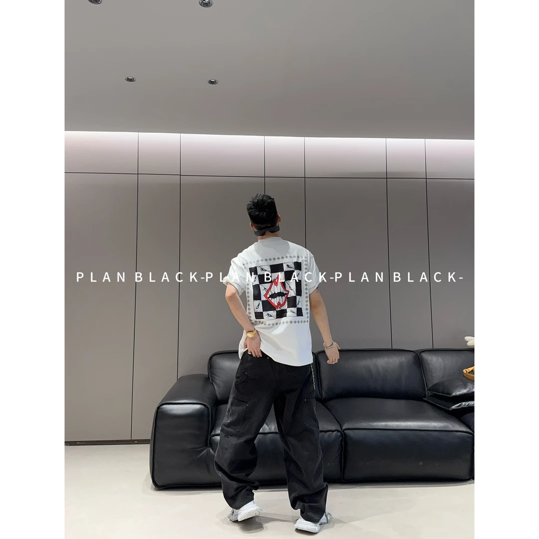 RICH陈发财【红唇/私服】黑白格涂鸦！情侣氛围感小领口T恤6870