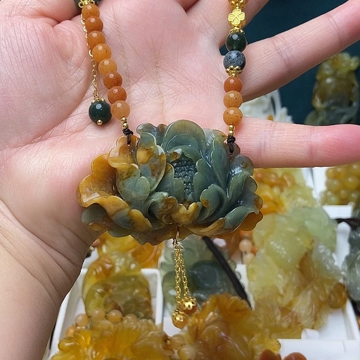 蛇纹石玉未镶嵌颈饰