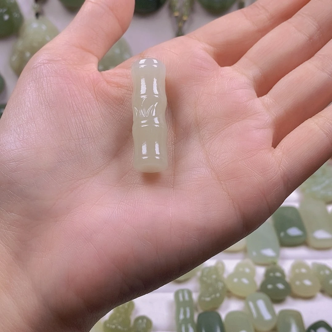 微***风和田玉未镶嵌颈饰