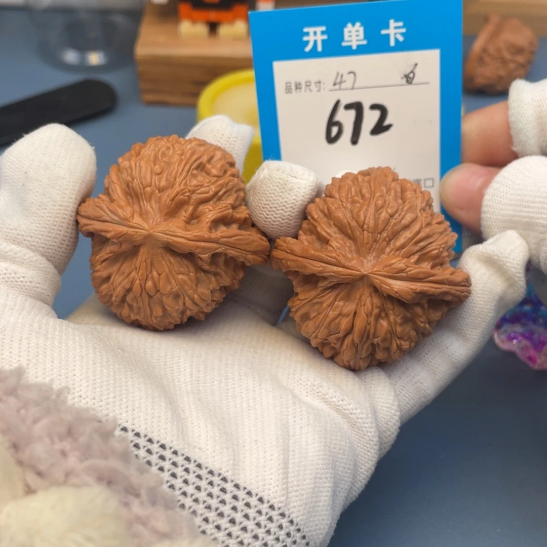 包***、核桃文玩核桃白狮子
