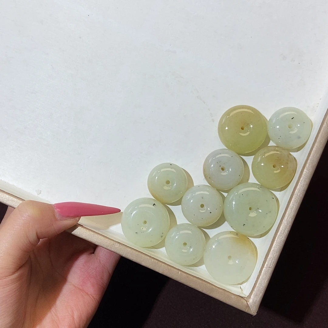 杰***@和田玉未镶嵌颈饰