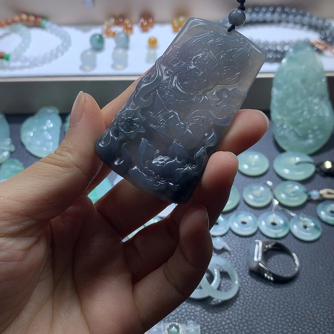 翡翠未镶嵌颈饰大黑天