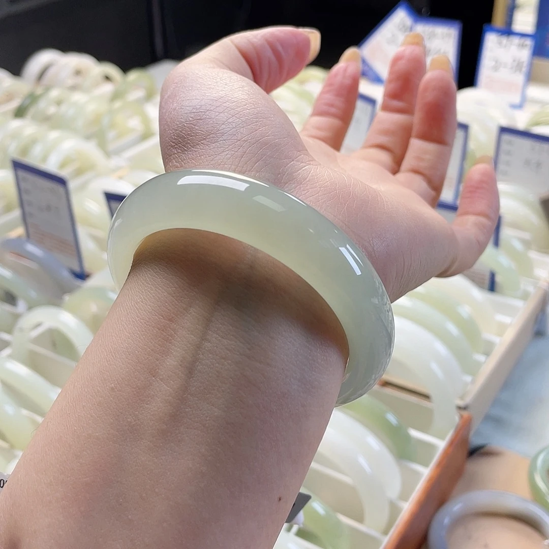 和田玉未镶嵌手镯冰胶猫浅晴老料