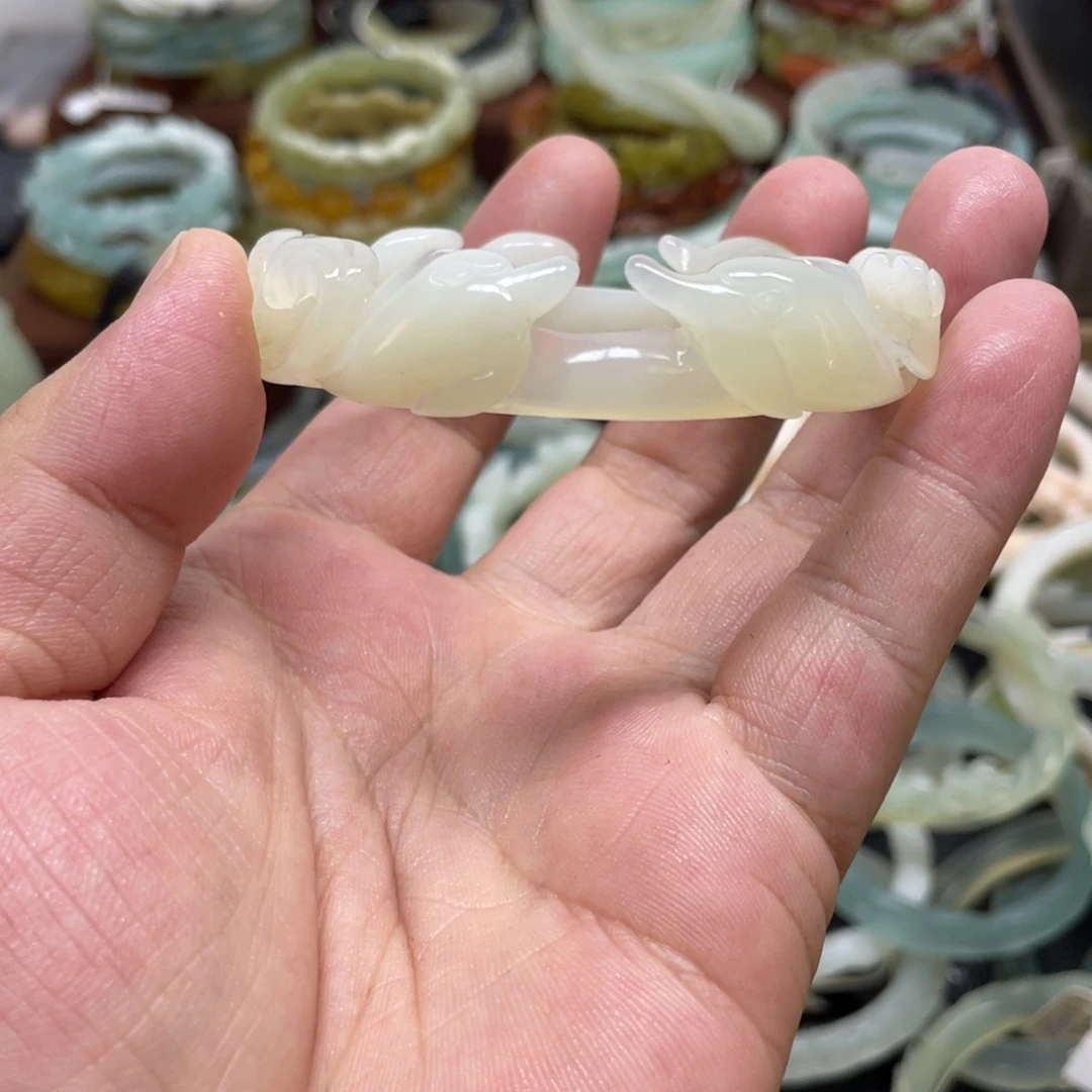 蛇纹石玉未镶嵌手镯