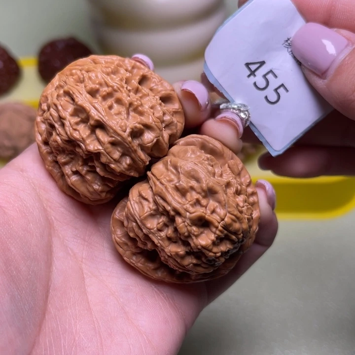 文玩核桃把件顺白狮子43.455