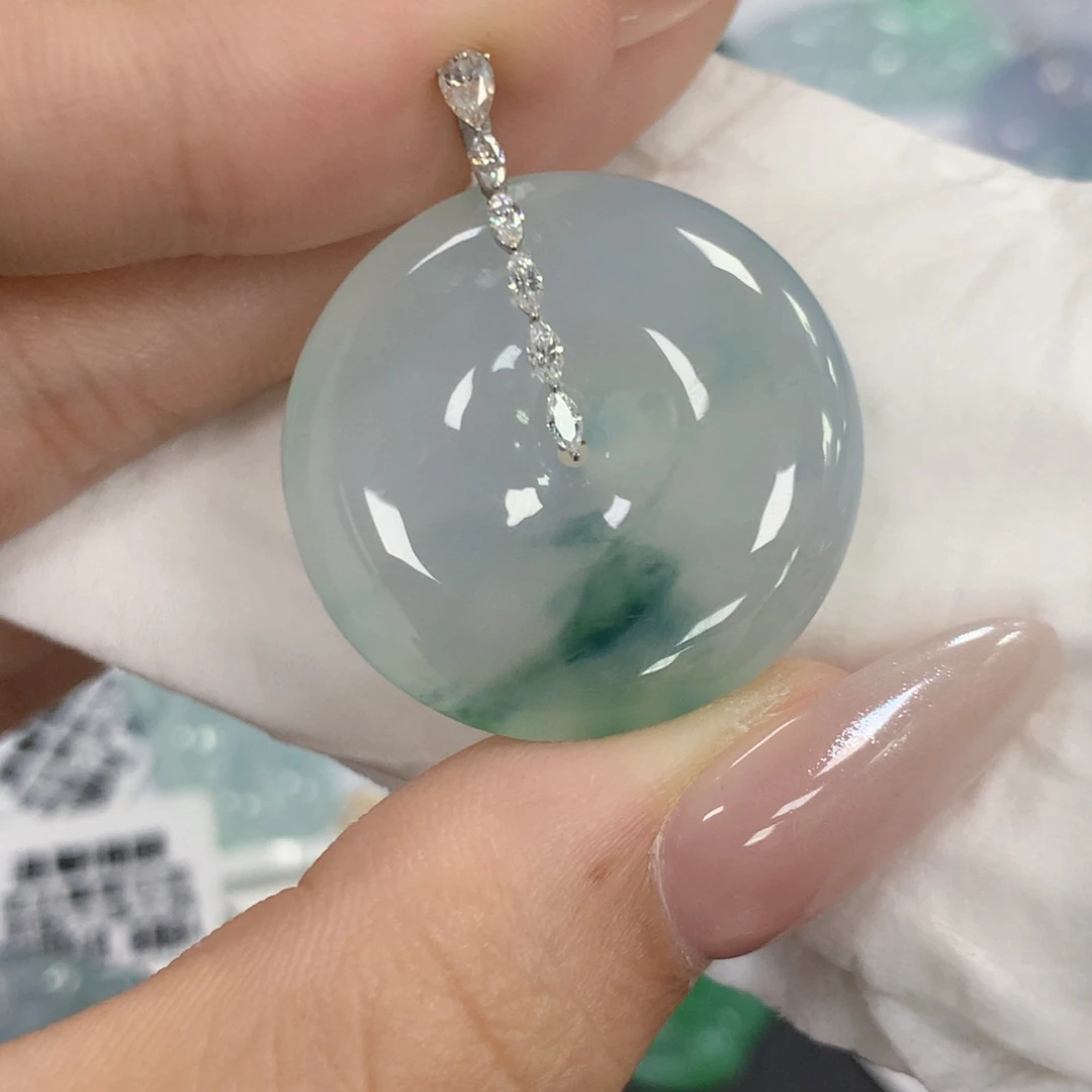 颈饰18K金镶嵌翡翠