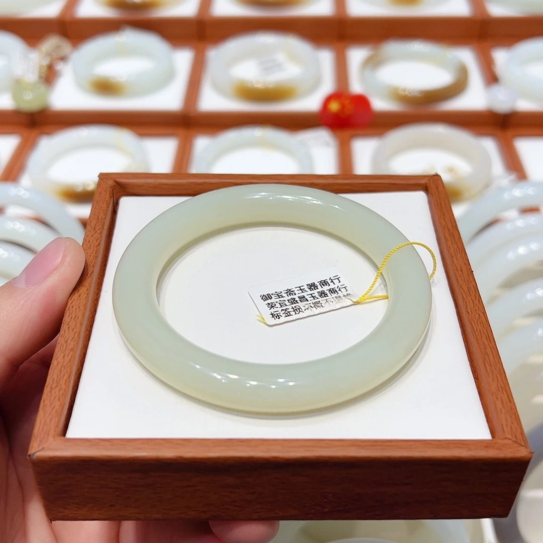 和田玉手镯未镶嵌用****3暖白