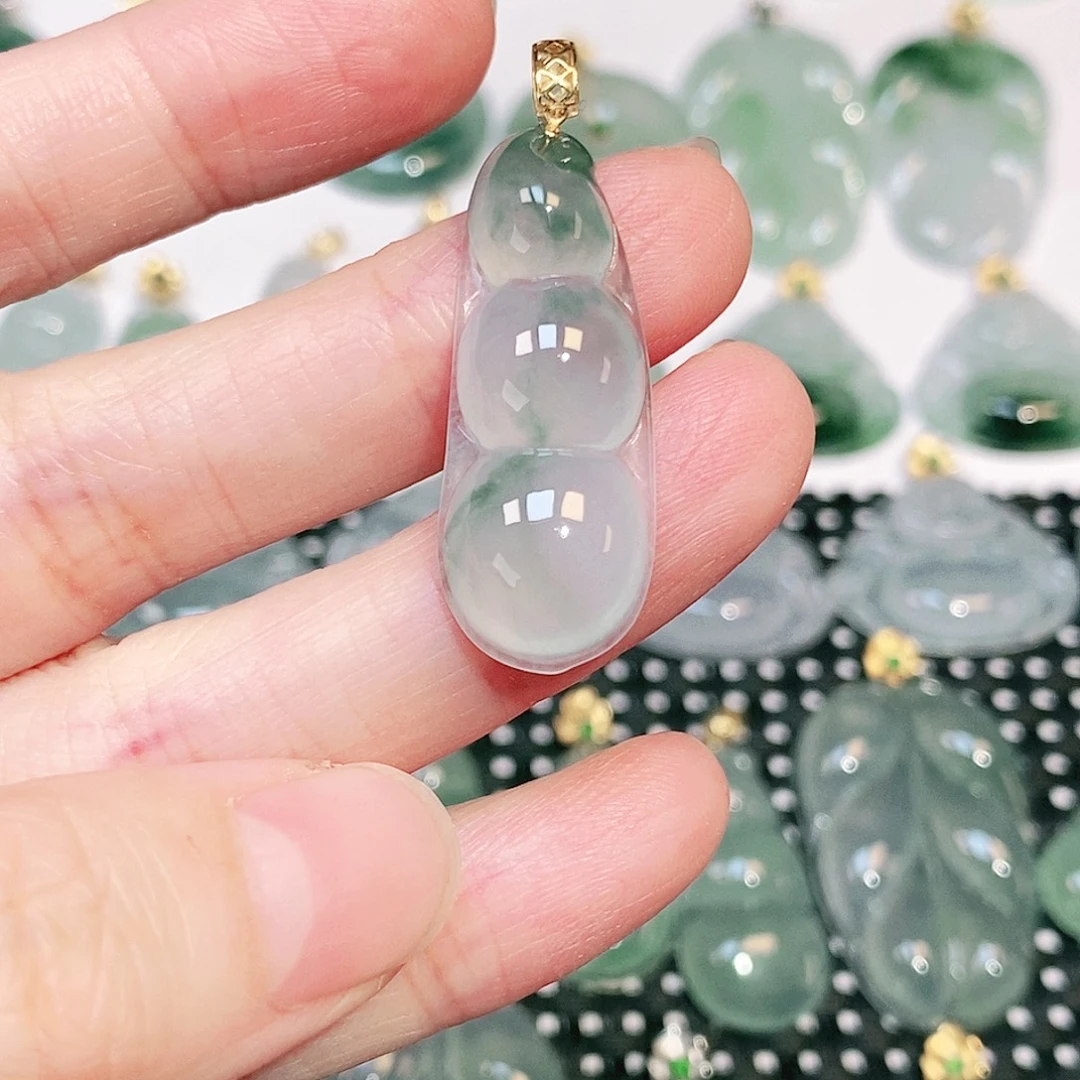 翡翠18K金镶嵌颈饰