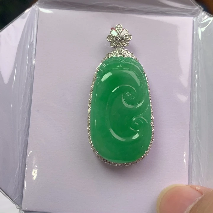 翡翠颈饰18K金镶嵌翡翠