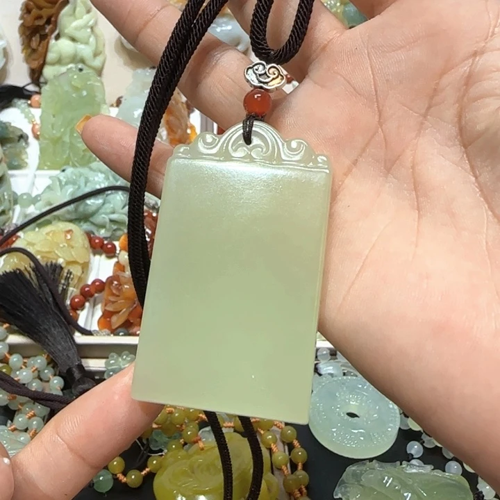 蛇纹石玉未镶嵌吊坠