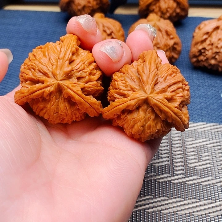 孫***丶文玩核桃吊坠三棱