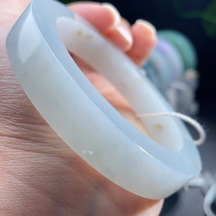 定制翡翠未镶嵌翡翠手镯