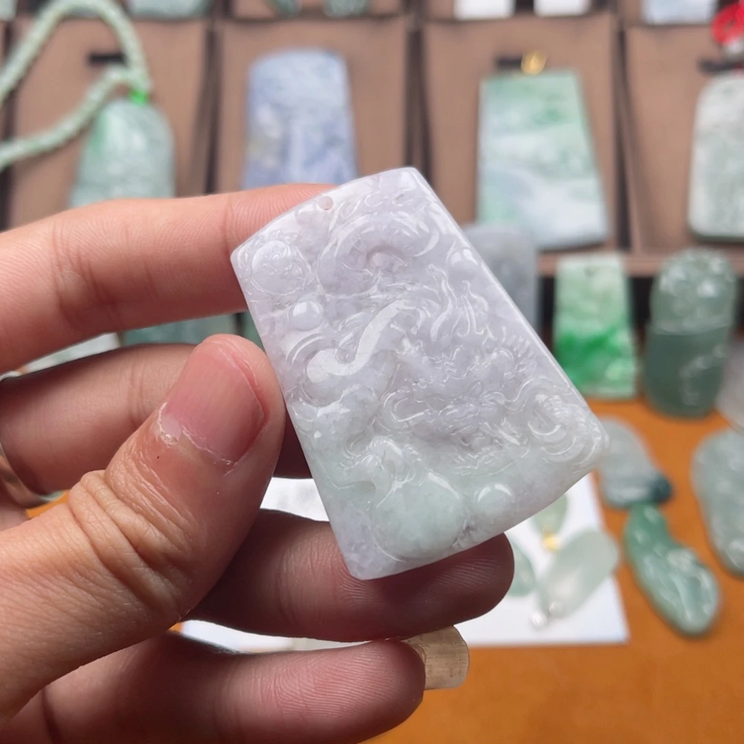 翡翠颈饰未镶嵌龙牌