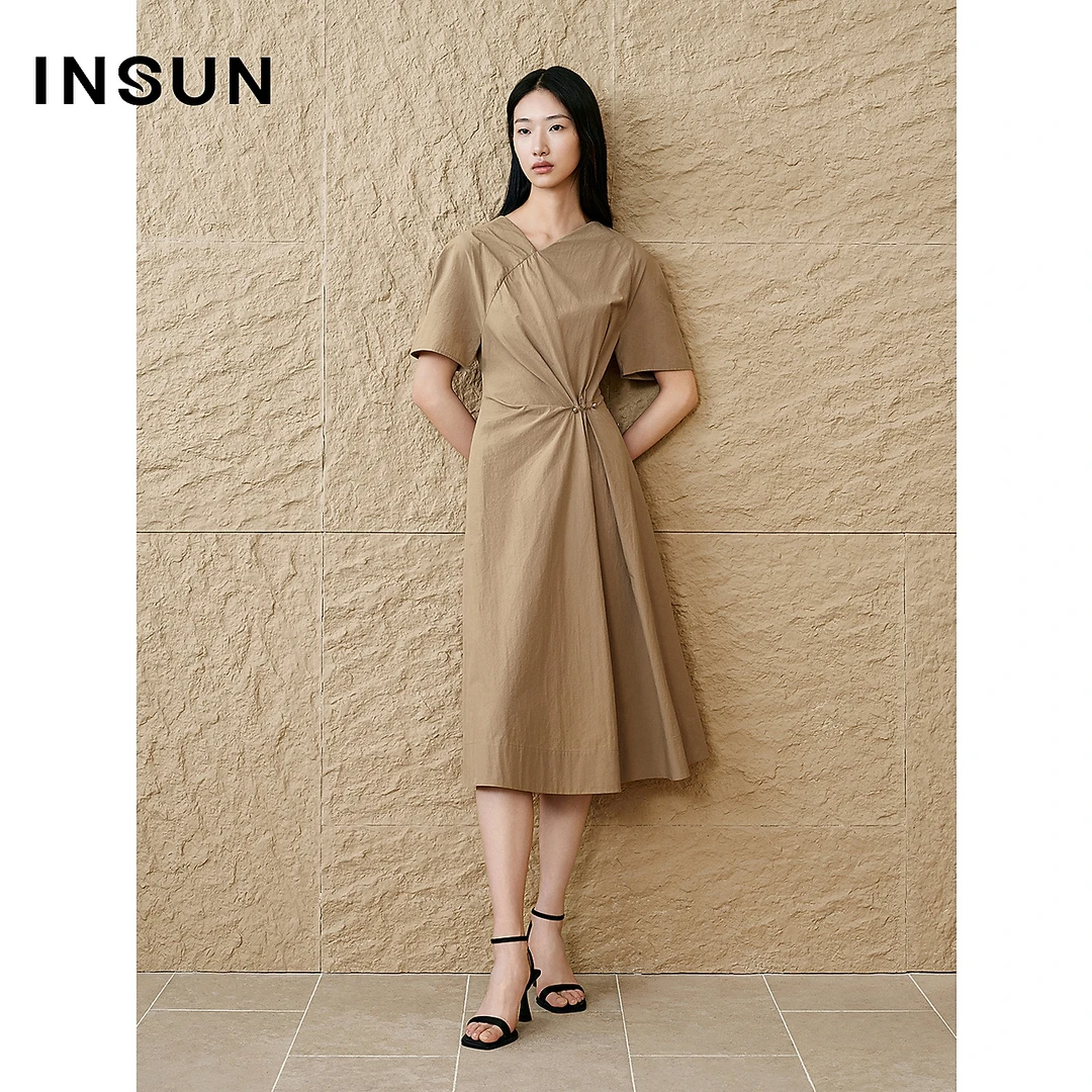 INSUN恩裳专选2025夏季休闲解构捏褶纯棉连衣裙