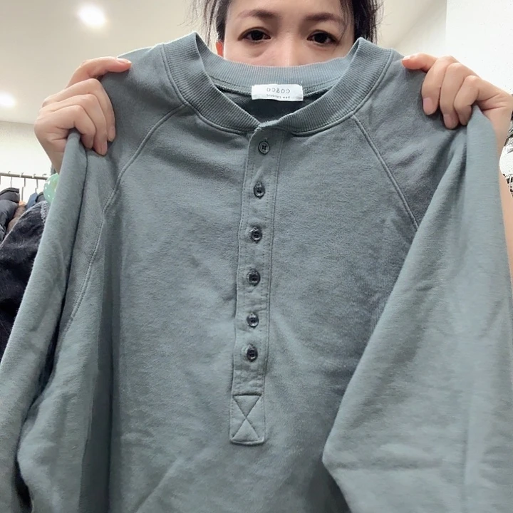 煊***裔羊羔毛搜嘎山和小女孩一起走