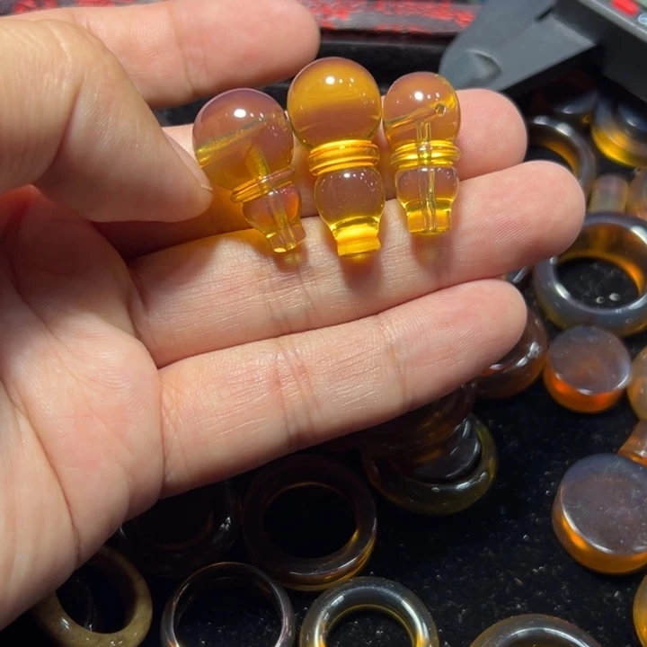 未镶嵌颈饰琥珀?****?琥珀吊坠