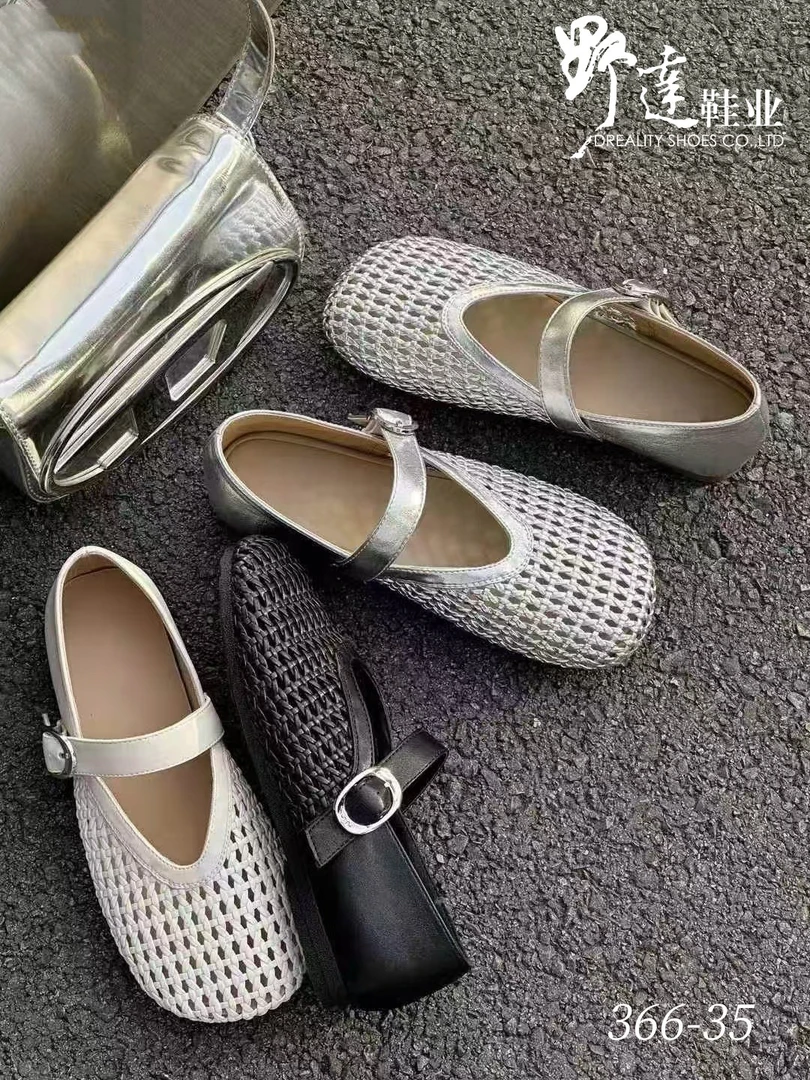 胶粘浅口百搭一字式扣带粗跟春夏气质透气镂空单鞋时装凉鞋