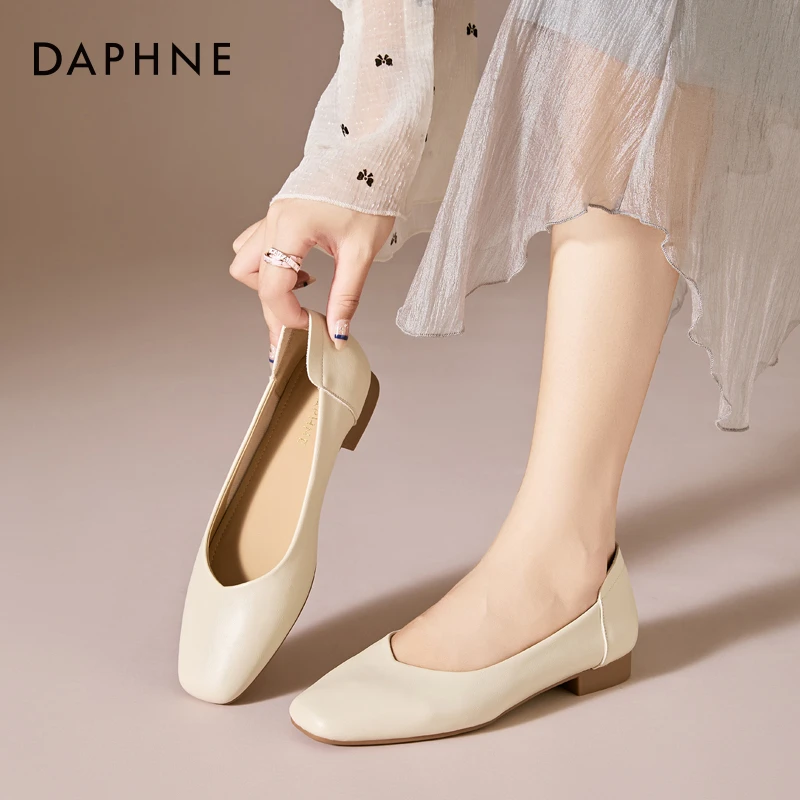 达芙妮2025秋季方头百搭软皮单鞋女舒适百搭奶奶鞋软底低跟晚晚鞋