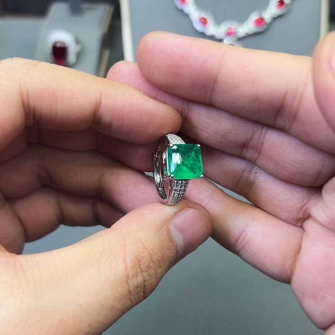 合金戒指祖母绿585855