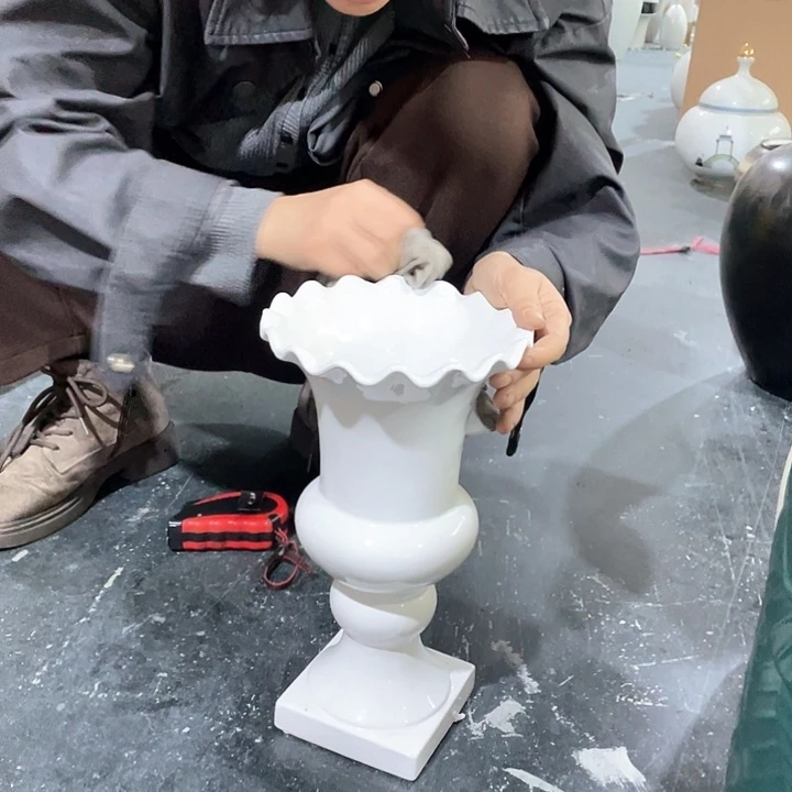 陶瓷花瓶，仿真绿植。