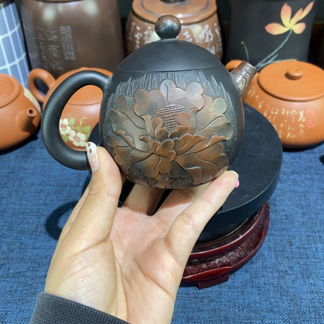 1建水紫陶手工浮雕壶200c