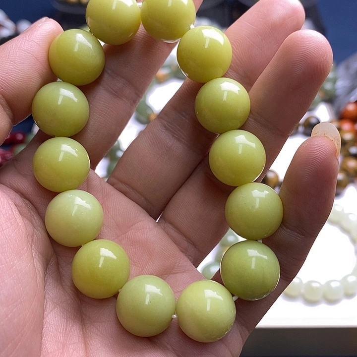 未镶嵌蛇纹石玉珠宝奇石