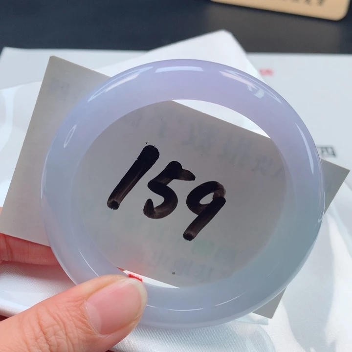 翡翠手镯未镶嵌冰