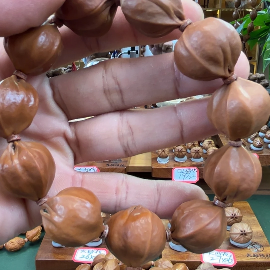 鸿***铄大叶紫檀（黑酸枝木类）