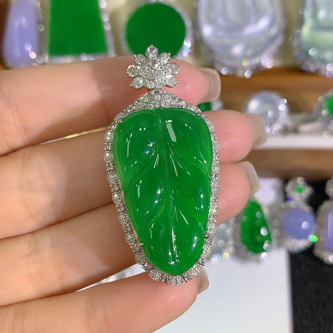 翡翠18K金镶嵌颈饰叶子