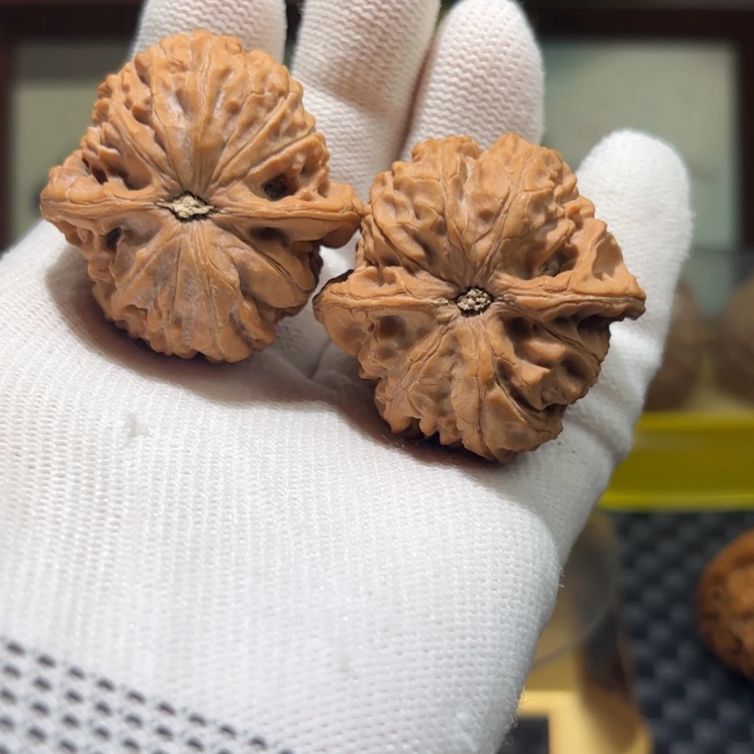 古***同文玩核桃吊坠牡丹纹