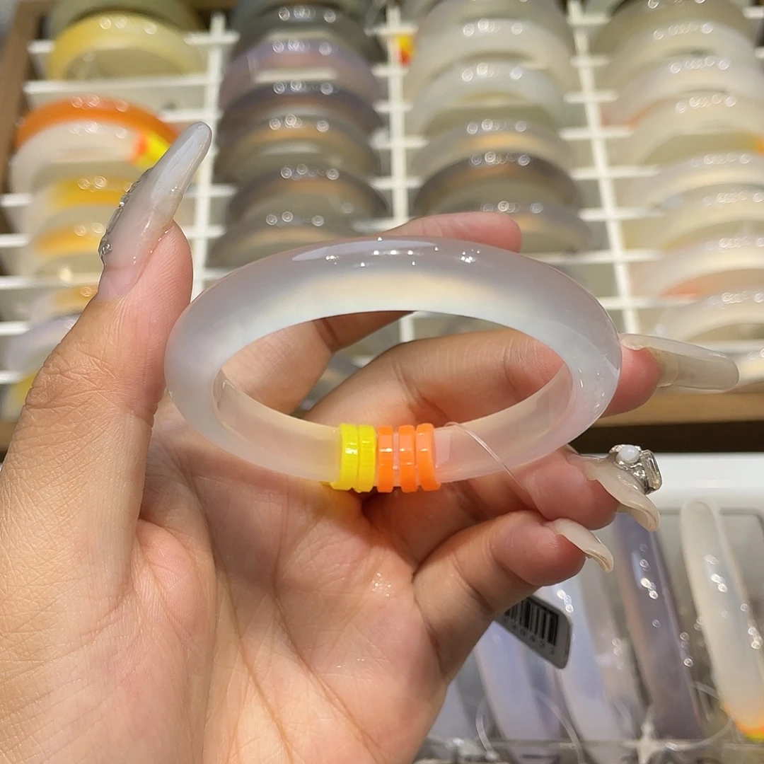 玛瑙/玉髓手镯未镶嵌53圈口白冰