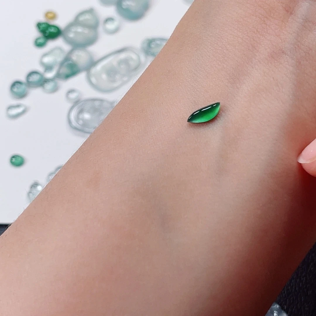 天然a货缅甸翡翠绿随行