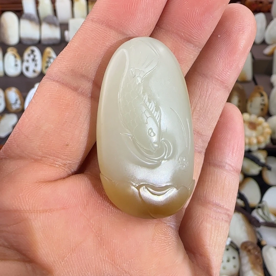 和田玉（糖玉）未镶嵌颈饰【连年有鱼】