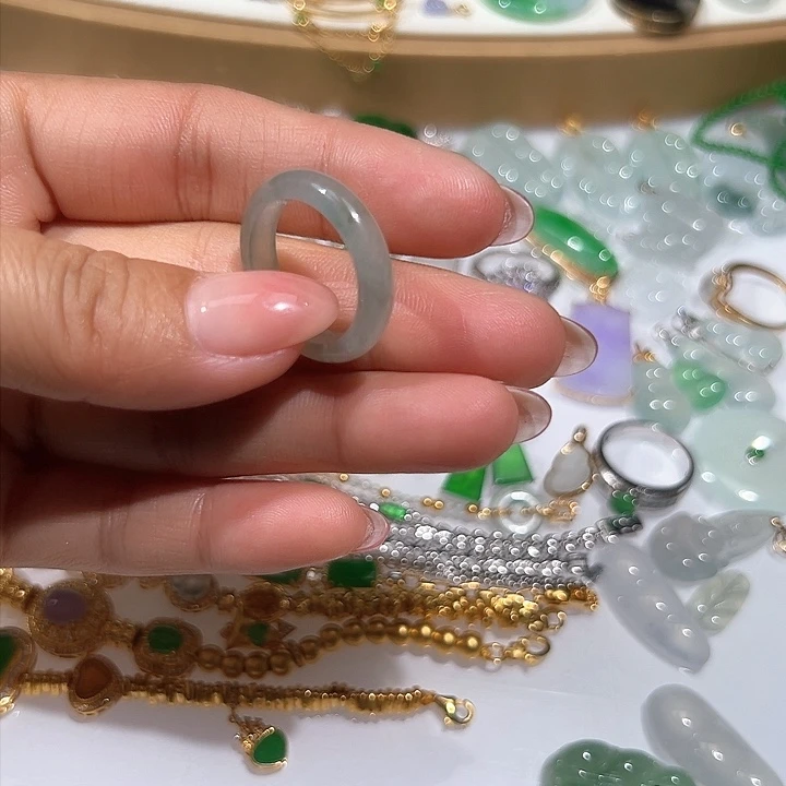 颈饰未镶嵌翡翠戒圈