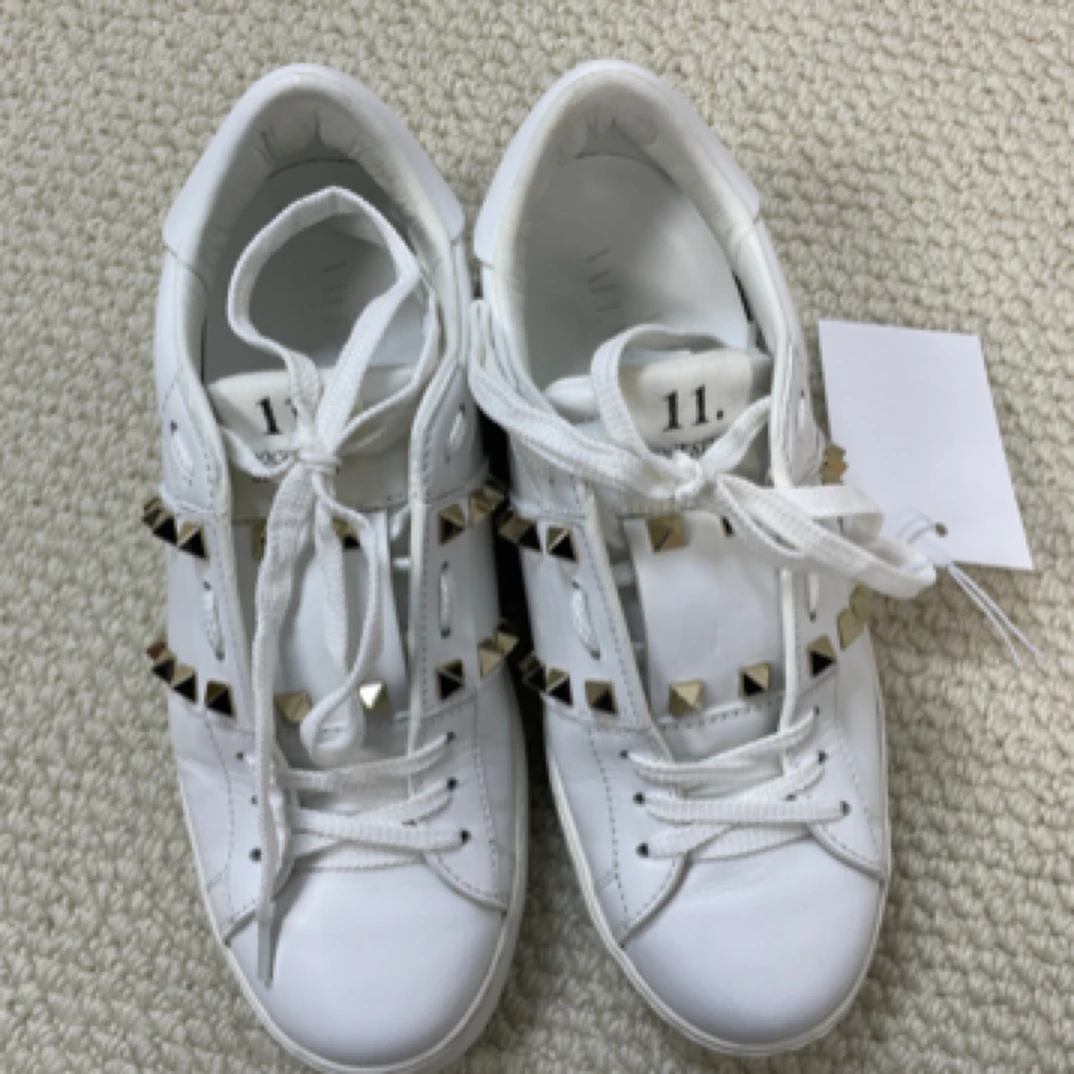 99新 Valentino/华伦天奴 专柜价7000 白色35码 A6323鞋子