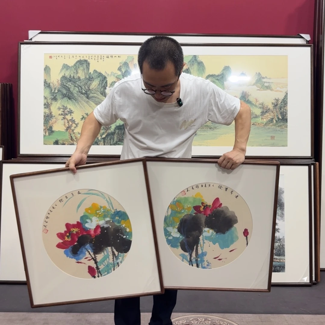 国画带框绘画作品