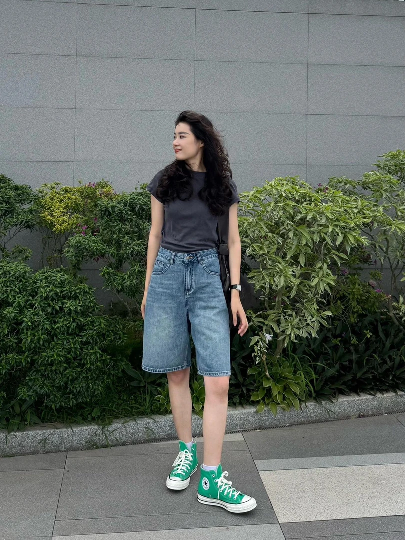 夏季新款洋气衣服女灰色修身正肩短袖显瘦上衣休闲牛仔短裤套装