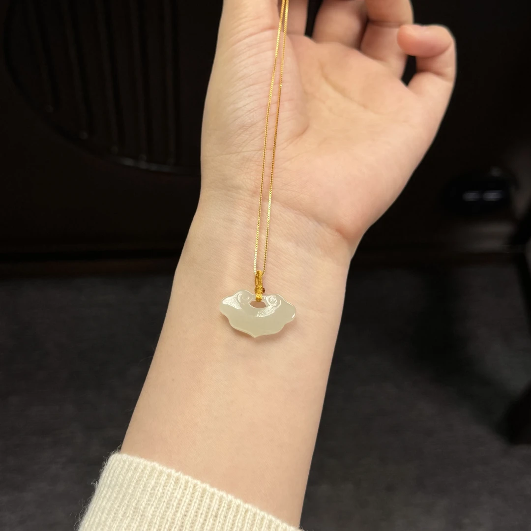 【故宫甄品】和田玉胶感白玉祥云如意锁（可赠绳/链）