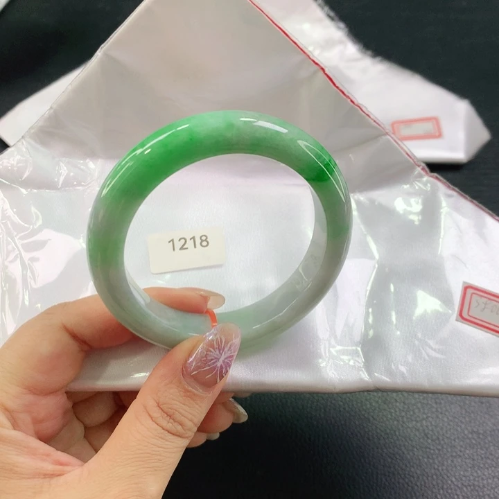 翡翠手镯未镶嵌03。